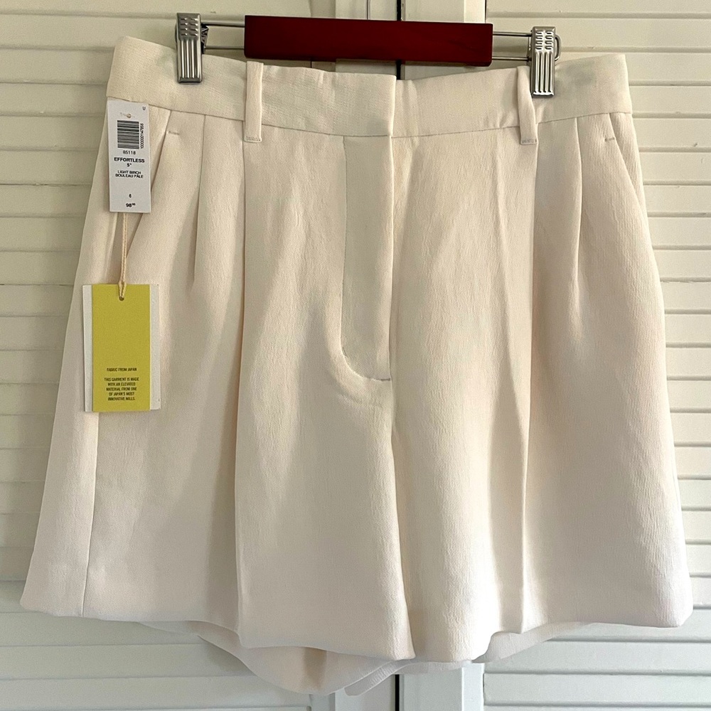 NWT Wilfred Effortless Pant 5” Short in White